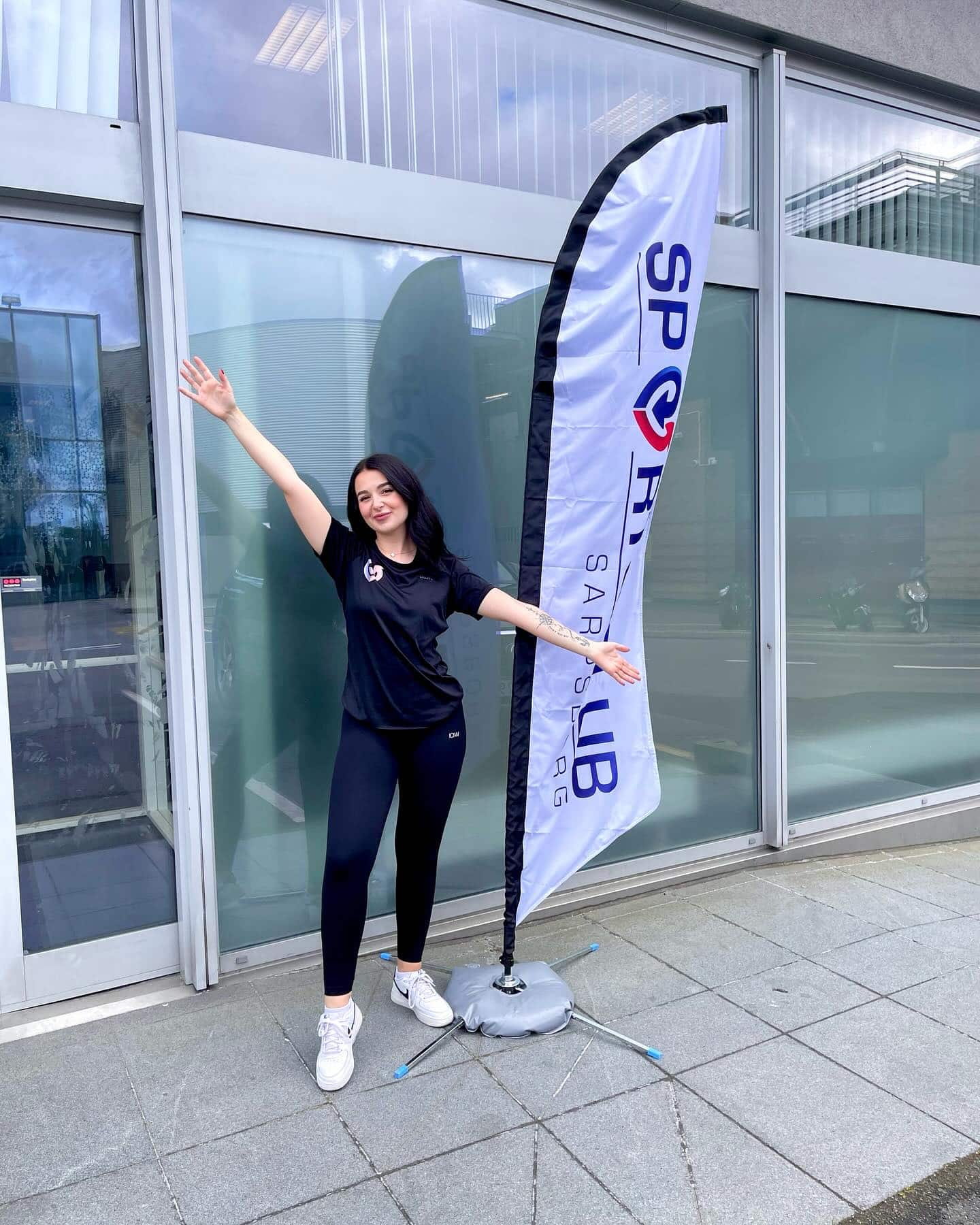 Lara fra Sports Club Sarpsborg utenfor treningssenteret